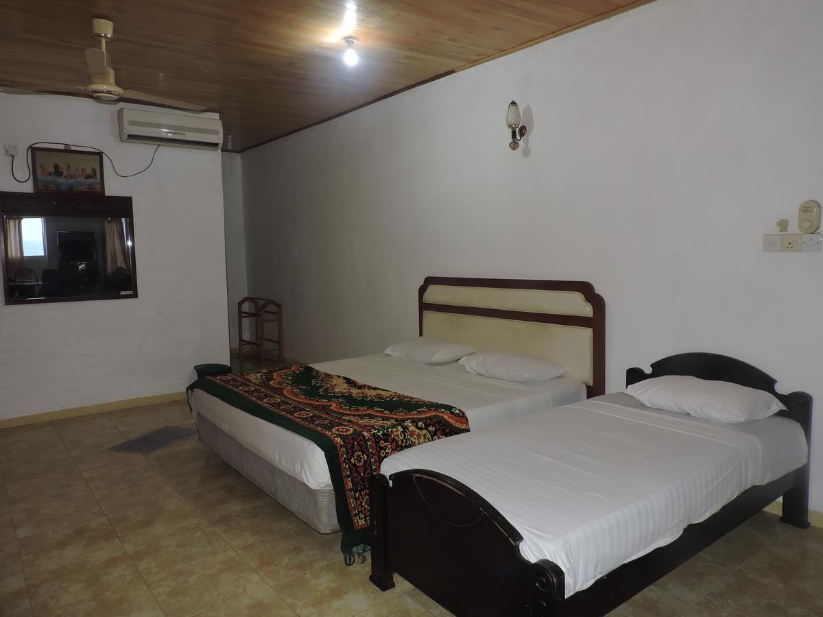 Green Park Beach Hotel Тринкомали Экстерьер фото